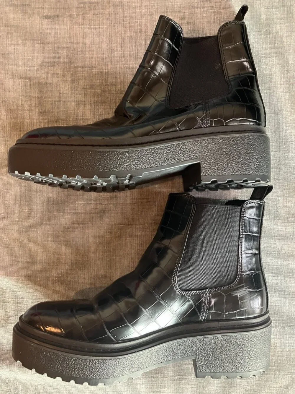 BP Cait Womens 8 Black Croc Embossed Chelsea Boots Platform Lug Sole NWOT